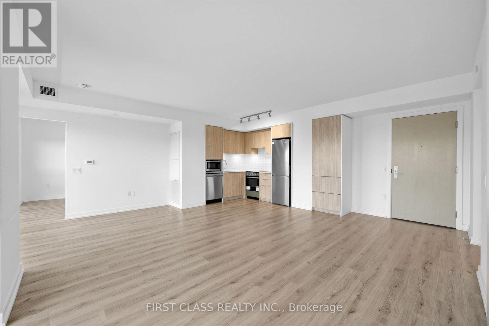 #4203 395 BLOOR STREET E - 5