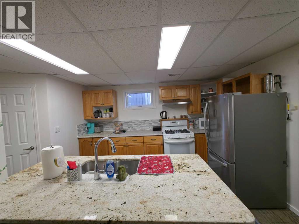 215 4 Street SE - 30