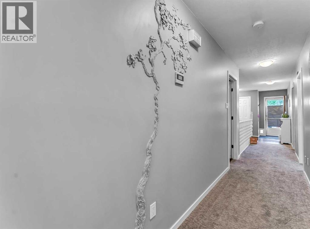 215 4 Street SE - 17