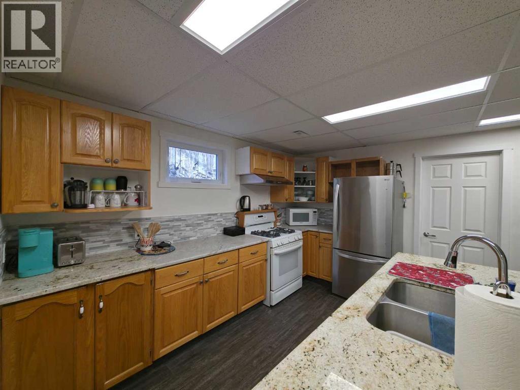 215 4 Street SE - 31