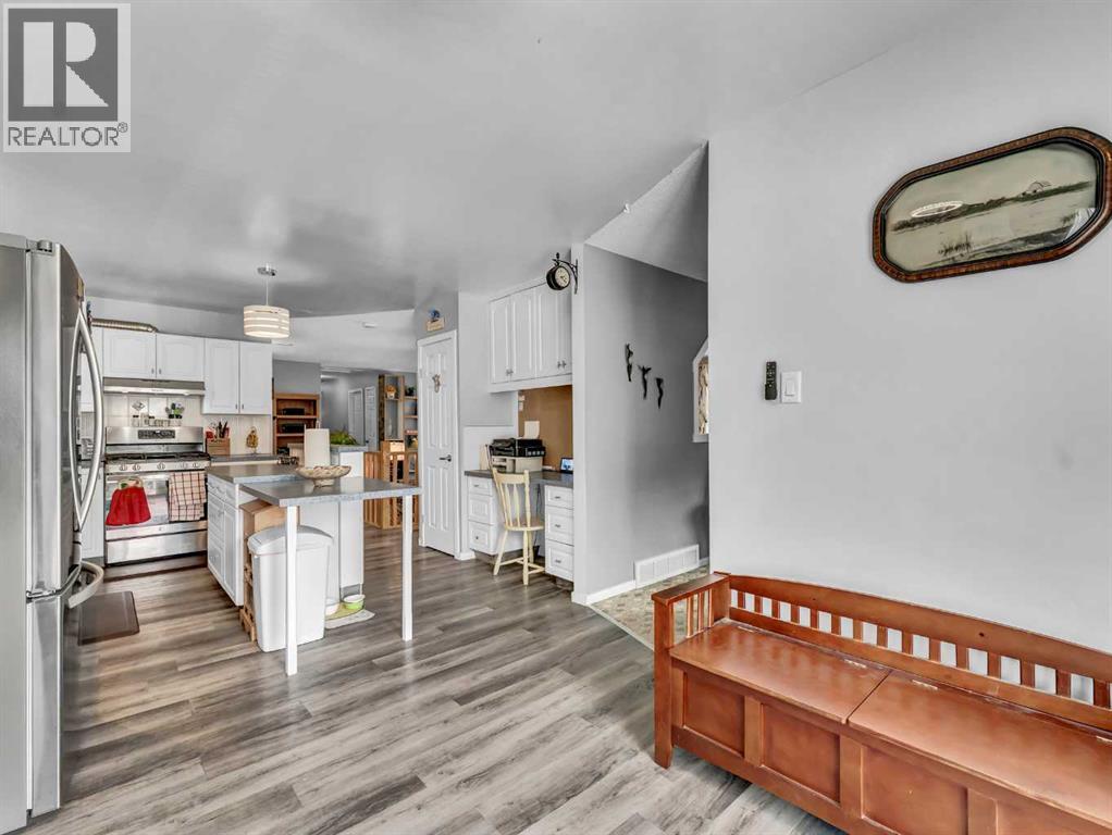 215 4 Street SE - 5