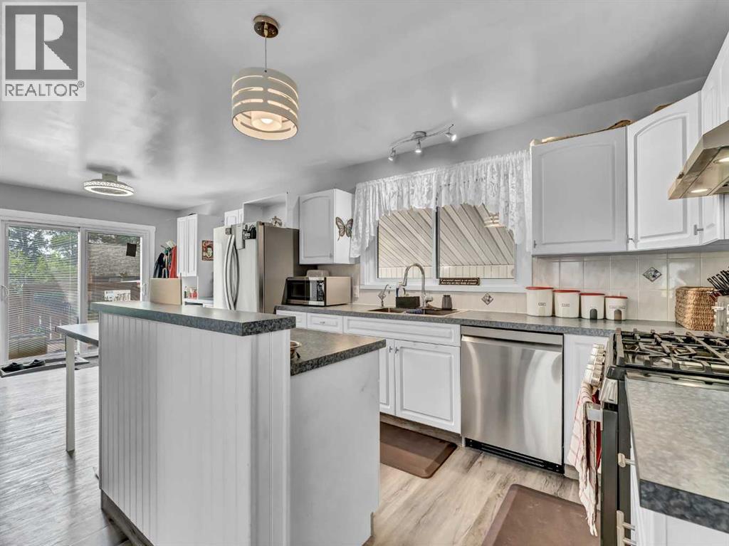215 4 Street SE - 6