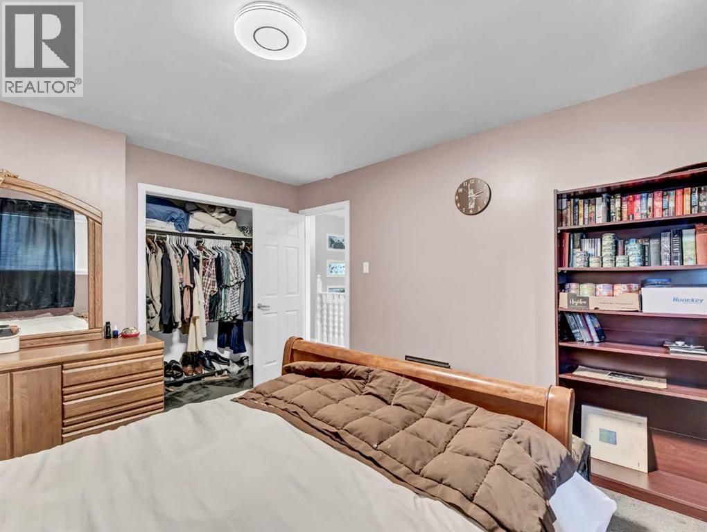 215 4 Street SE - 24