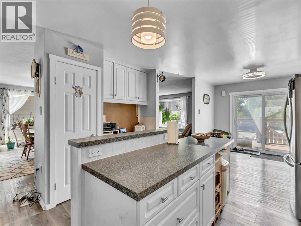 215 4 Street SE - 8
