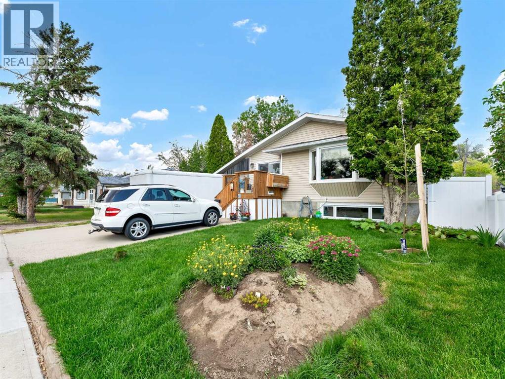 215 4 Street SE - 1