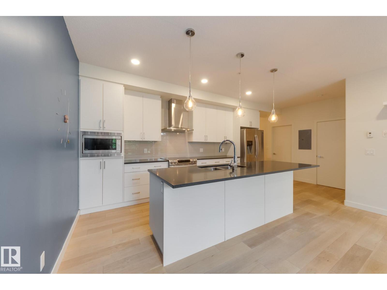 #102 10606 84 AV NW - 9