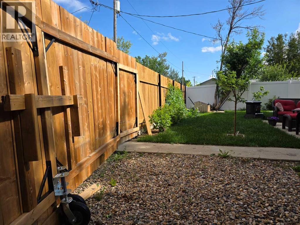 215 4 Street SE - 47