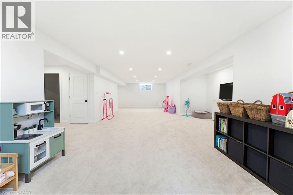 24 GILMER Crescent - 26