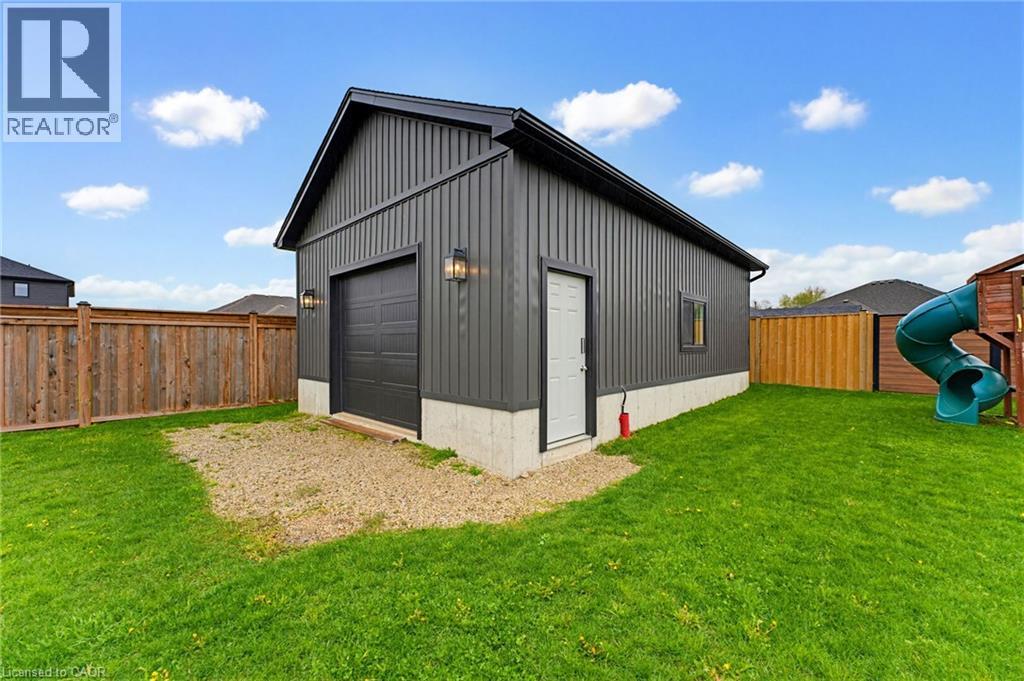 24 GILMER Crescent - 2