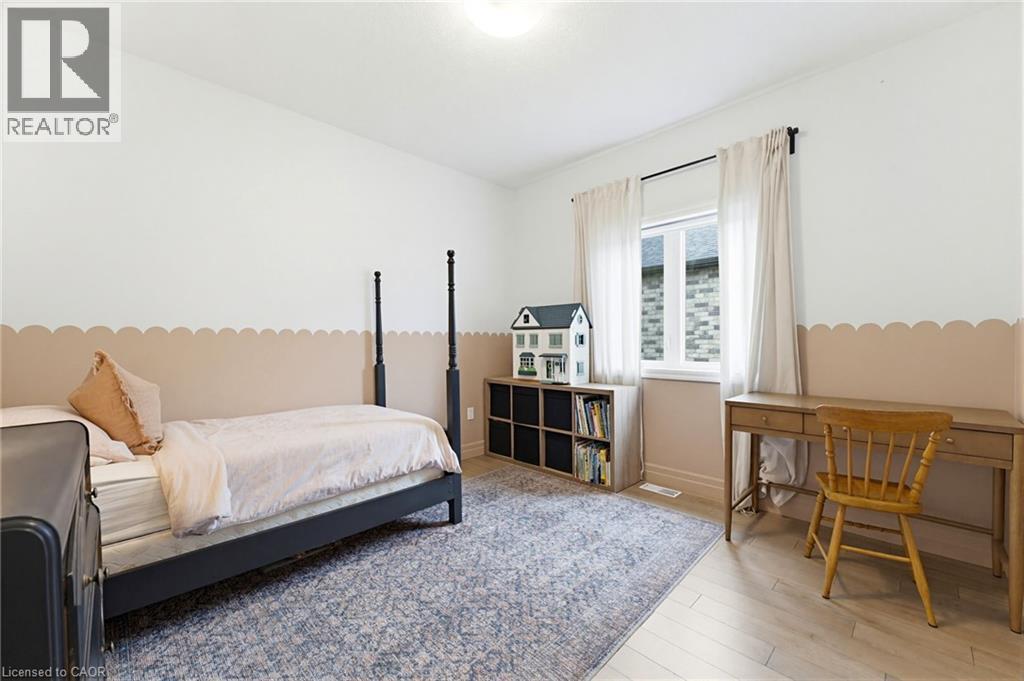 24 GILMER Crescent - 22