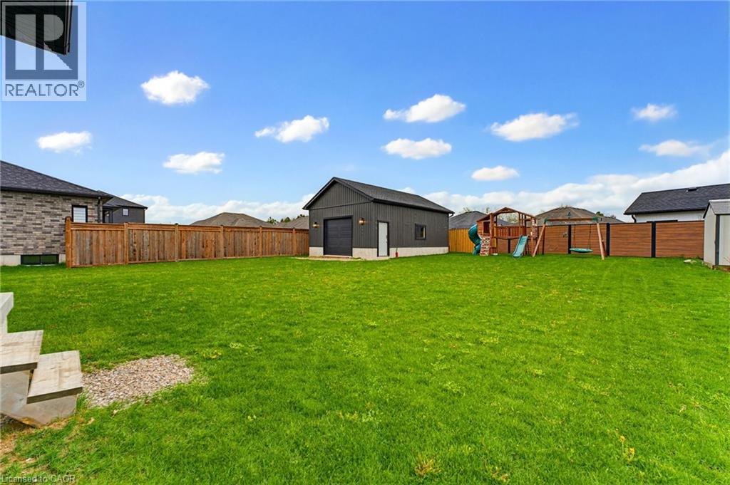 24 GILMER Crescent - 32