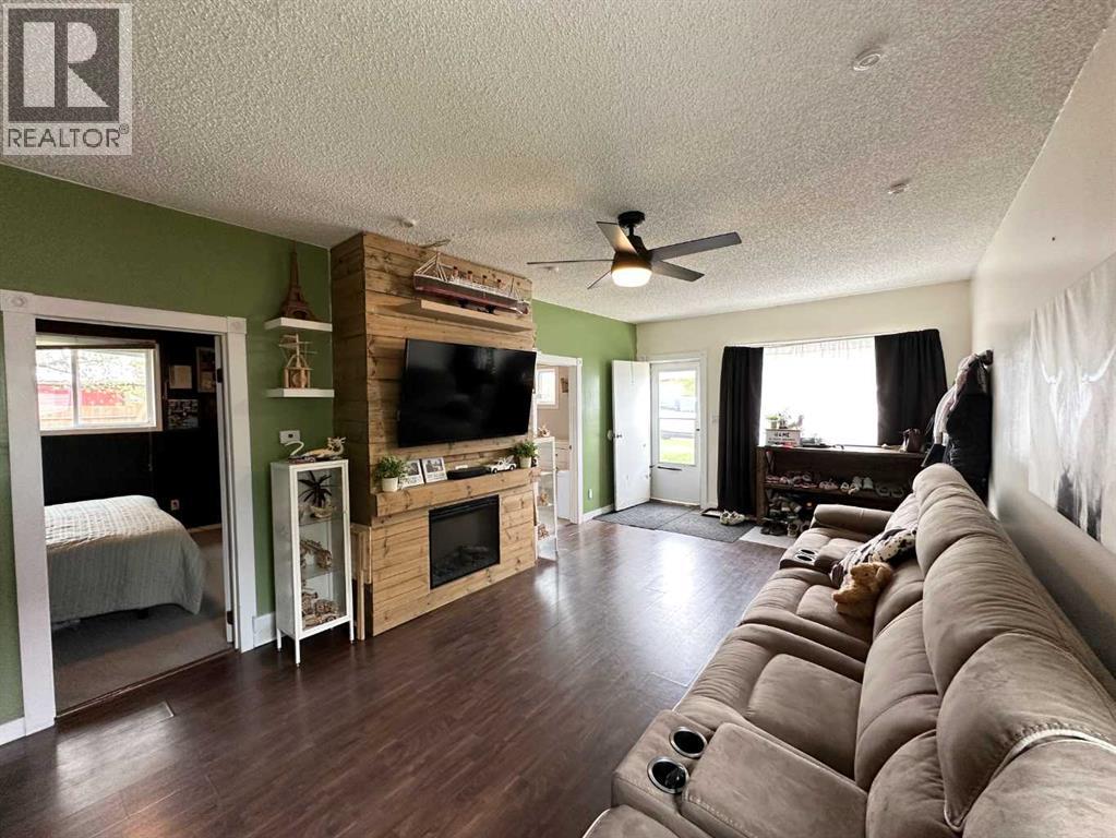 5304 46 Avenue - 3