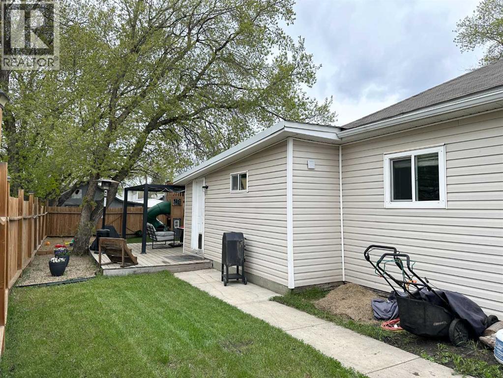 5304 46 Avenue - 14