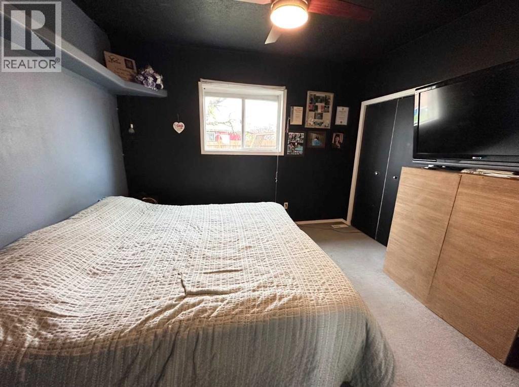 5304 46 Avenue - 5
