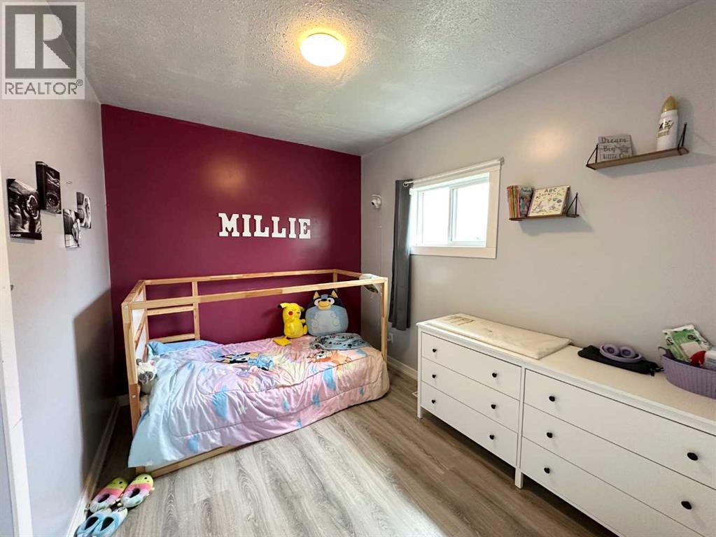 5304 46 Avenue - 4