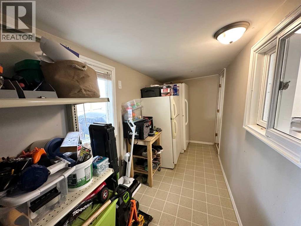 5304 46 Avenue - 12