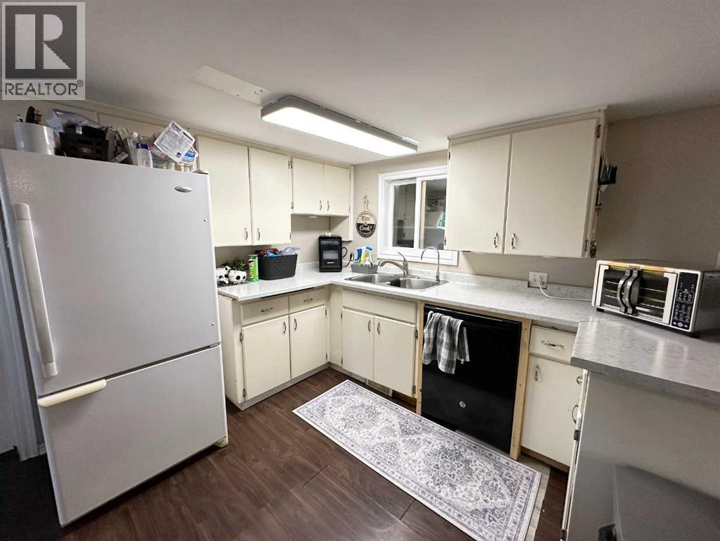 5304 46 Avenue - 9