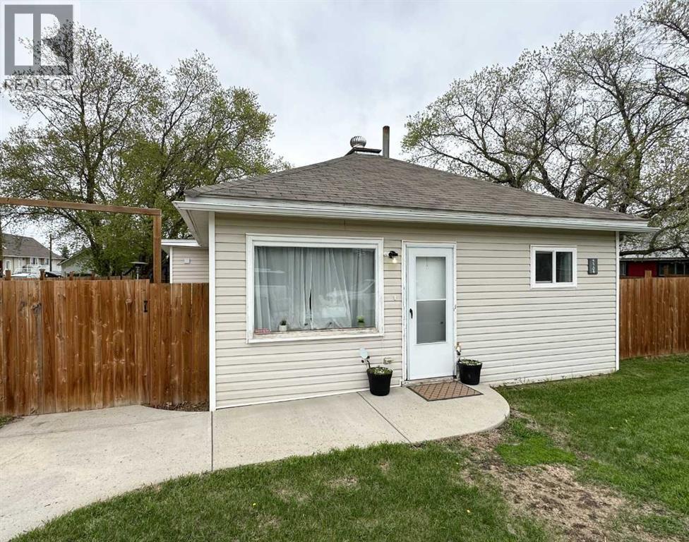 5304 46 Avenue - 1