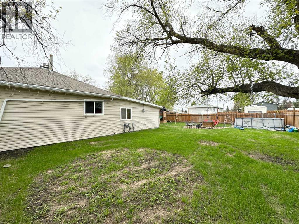 5304 46 Avenue - 18