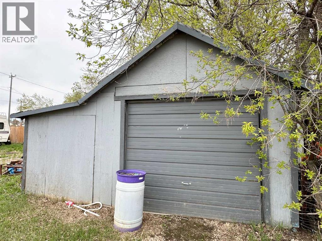 5304 46 Avenue - 23