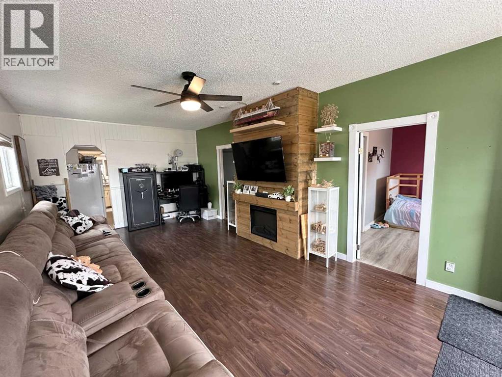 5304 46 Avenue - 2