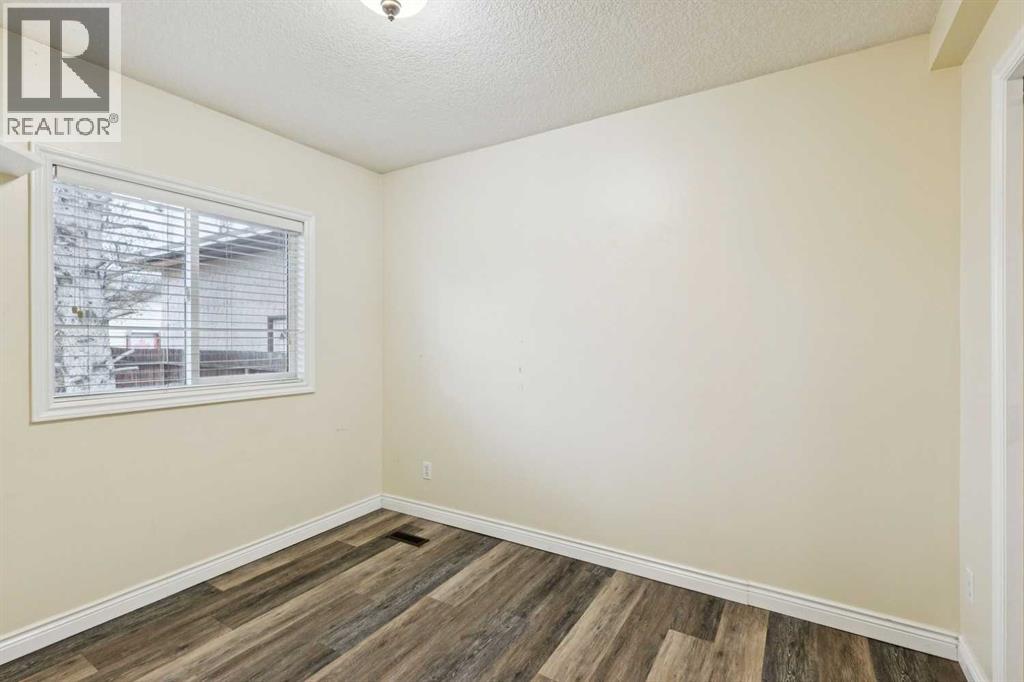 7615 36 Avenue NW - 25