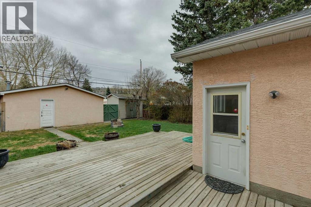 7615 36 Avenue NW - 40