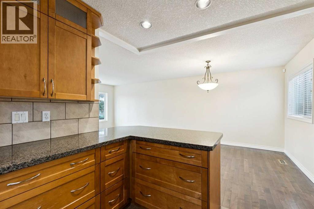7615 36 Avenue NW - 8