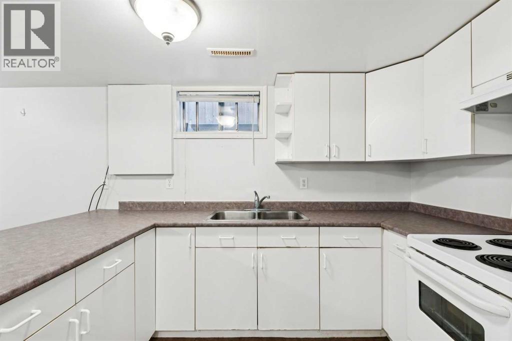 7615 36 Avenue NW - 29