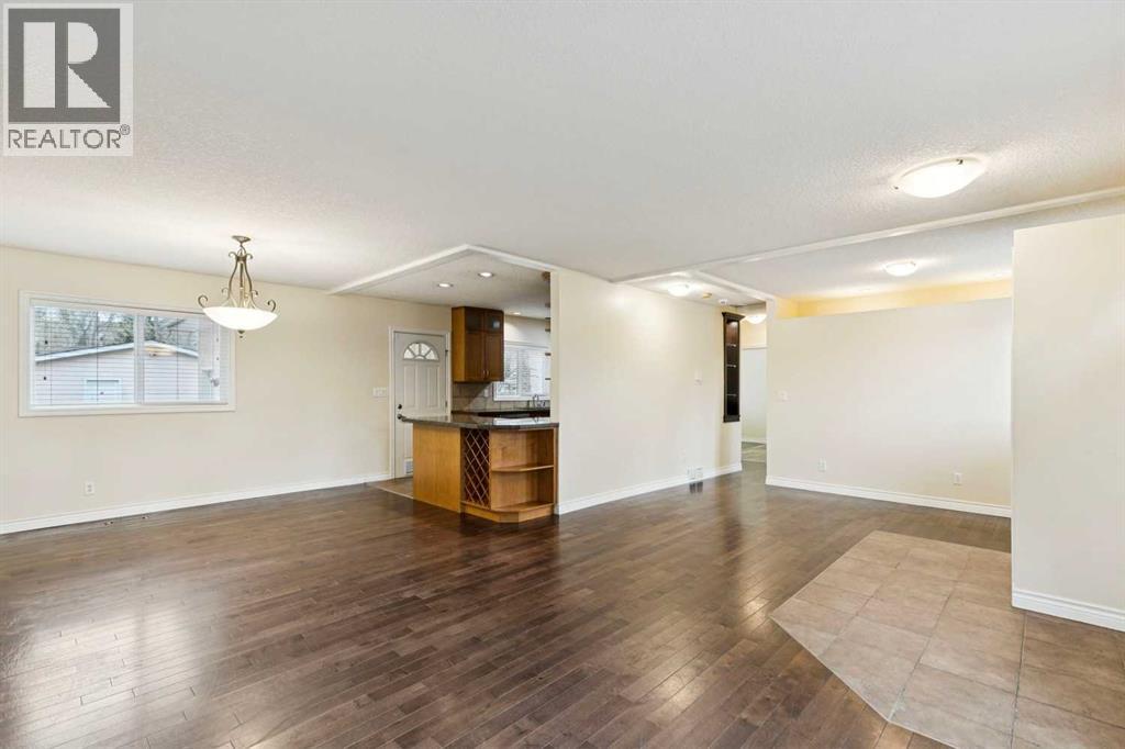 7615 36 Avenue NW - 9