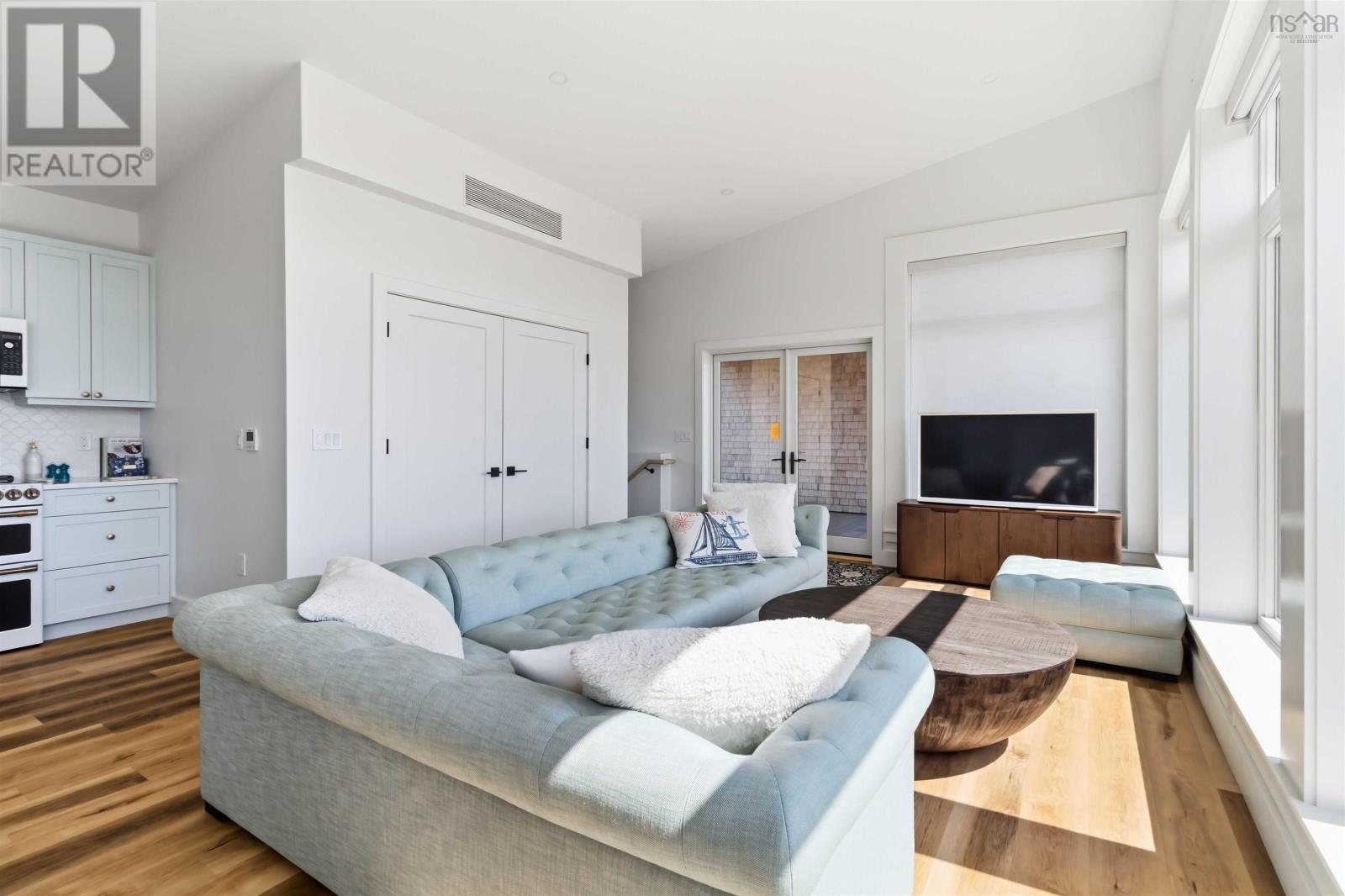42 Shore Road - 12