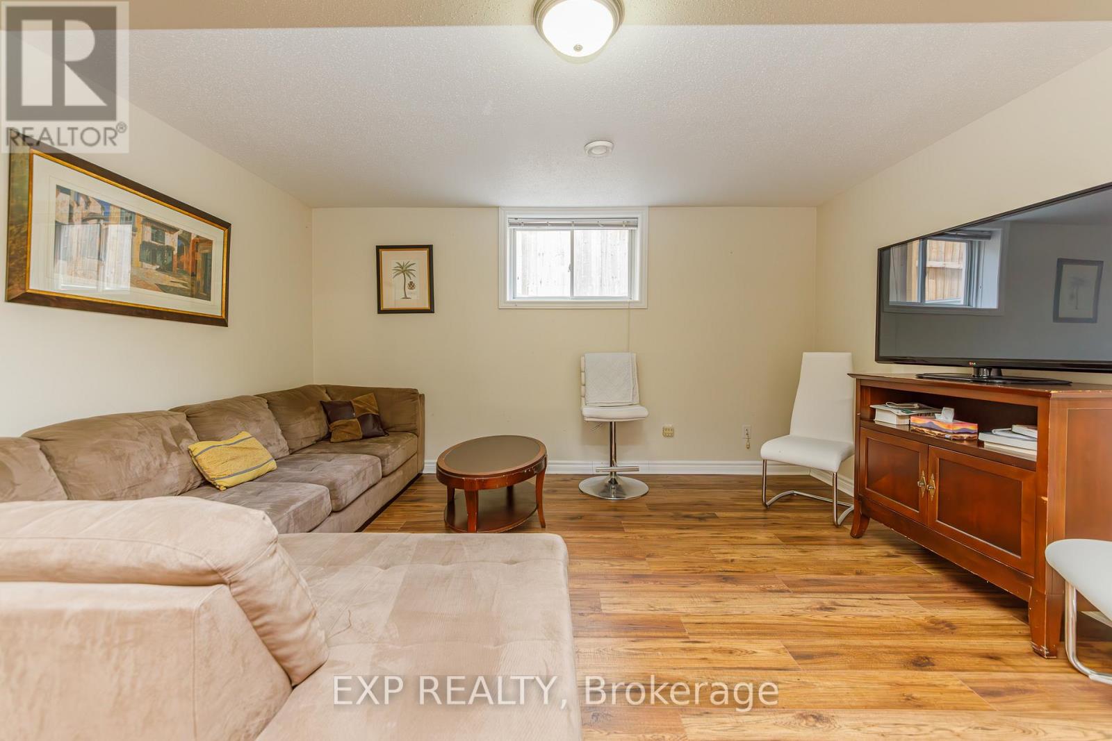 42 OASIS STREET - 35