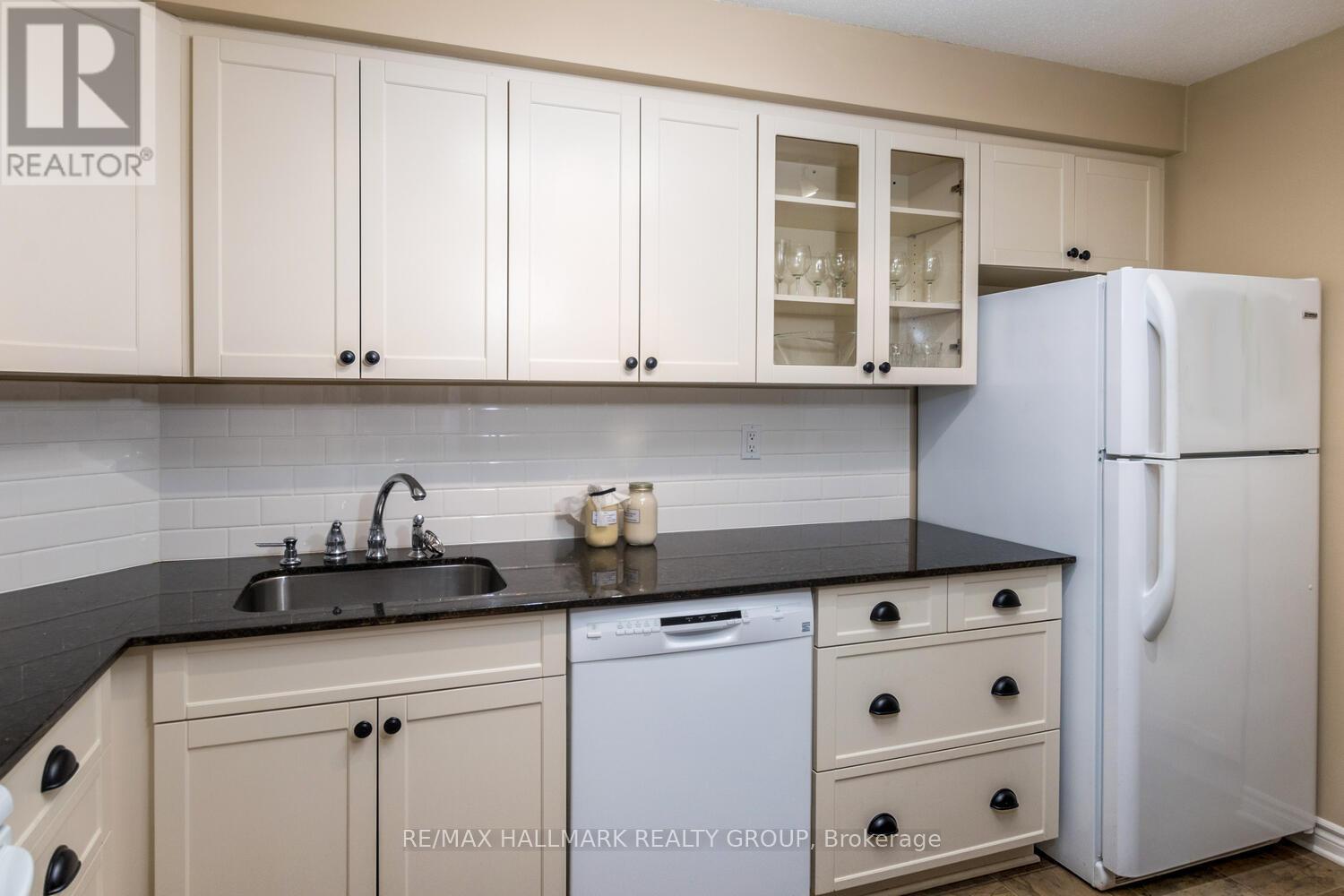 2 Bed, 2 Bath Apartment for Rent in Ottawa – 902 – 470 LAURIER AVENUE W, Ottawa – MLS# X13567004 - Image 12