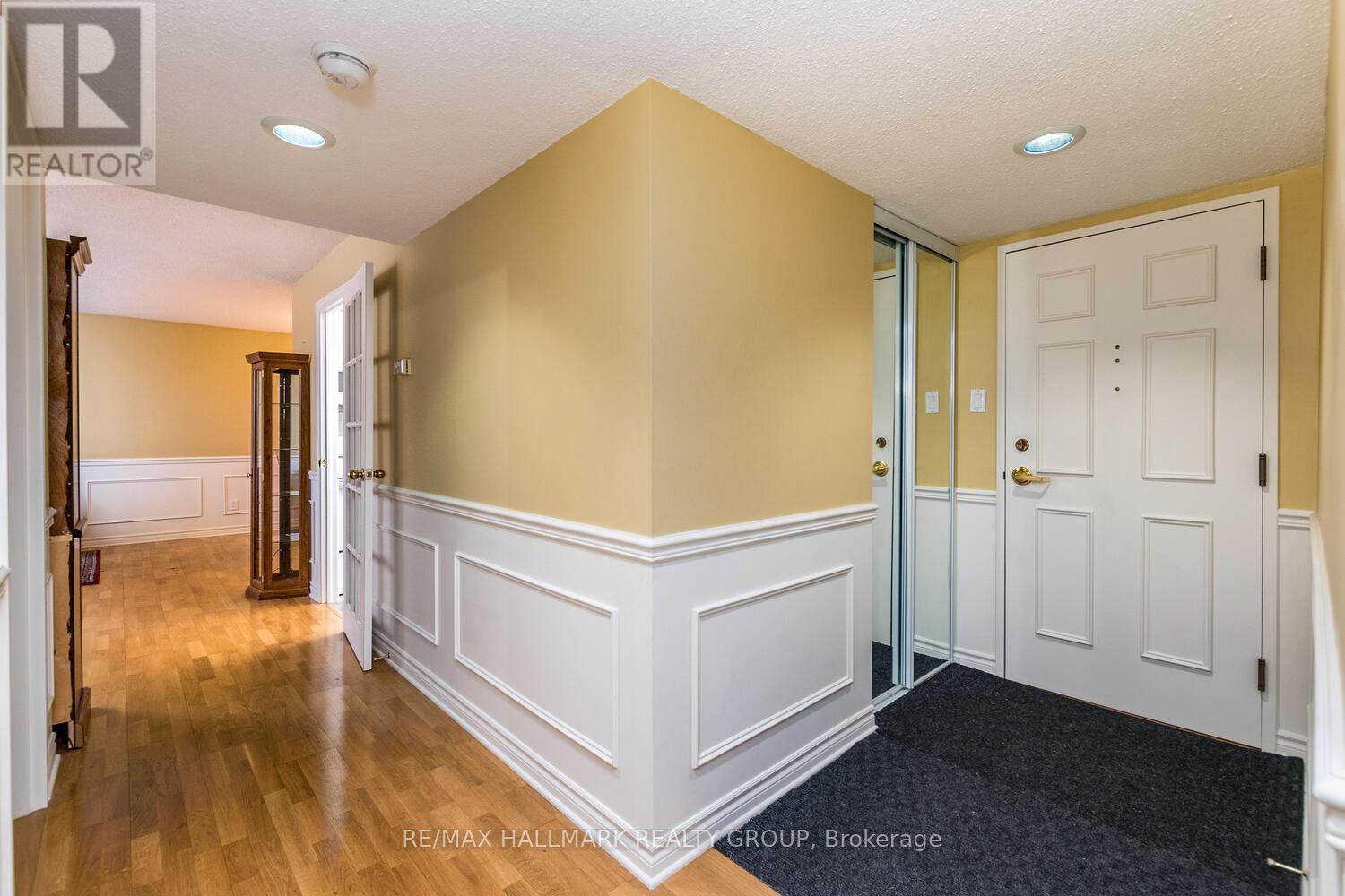 Spacious foyer - lovely trim work