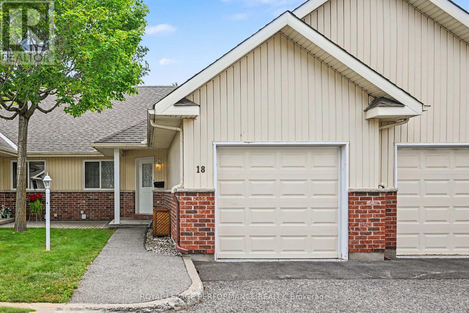 18 DAPHNE CRESCENT - 1