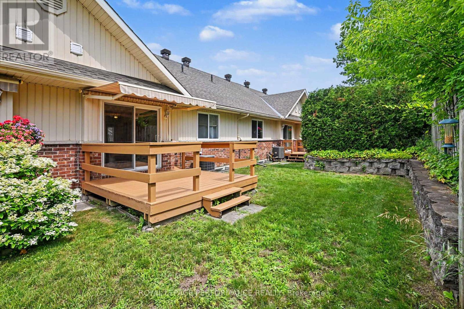 18 DAPHNE CRESCENT - 10