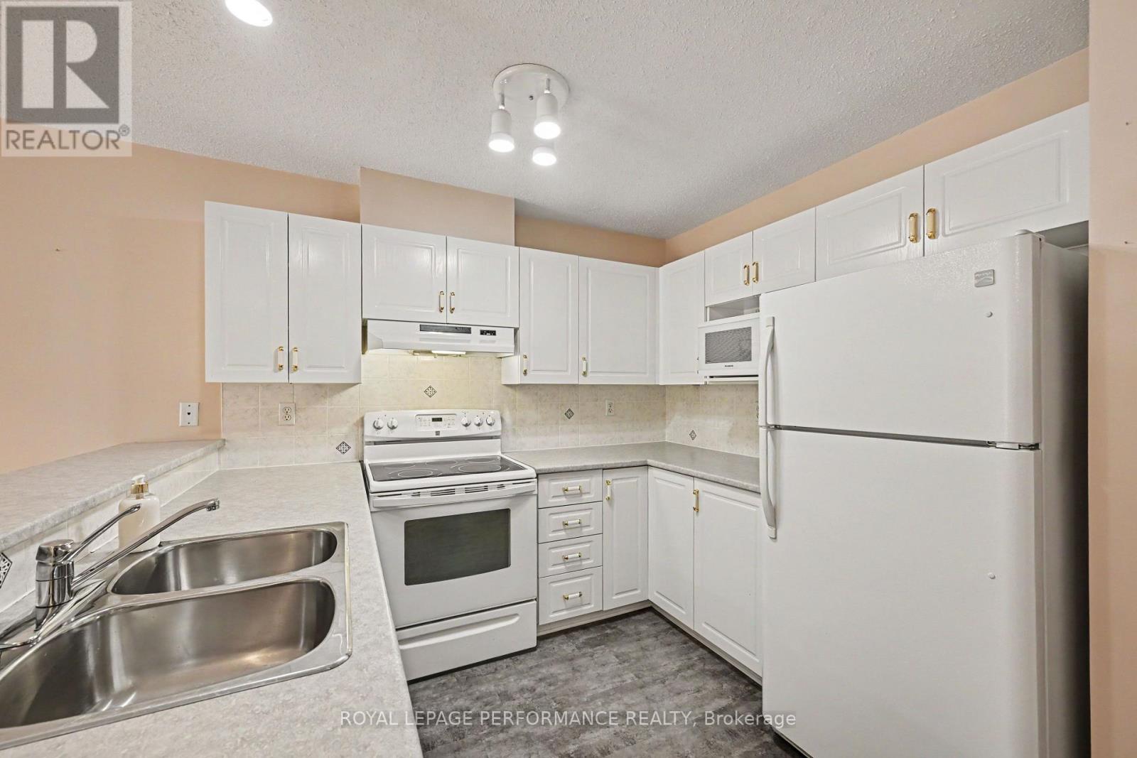 18 DAPHNE CRESCENT - 12