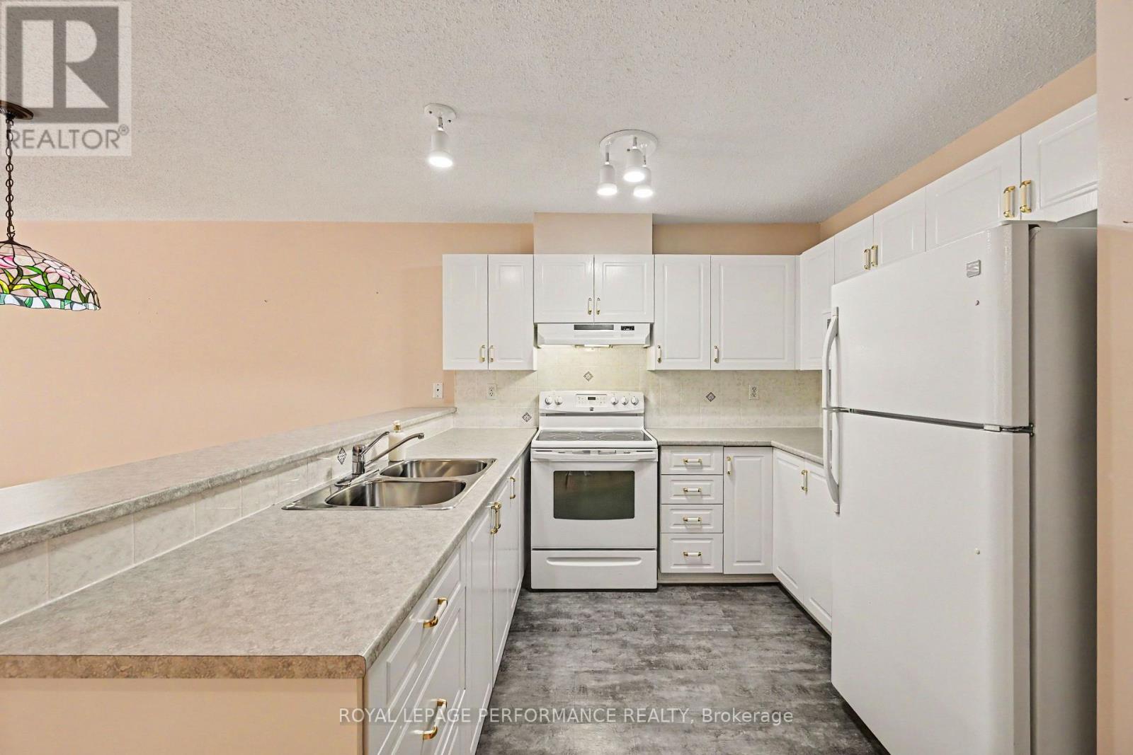 18 DAPHNE CRESCENT - 14