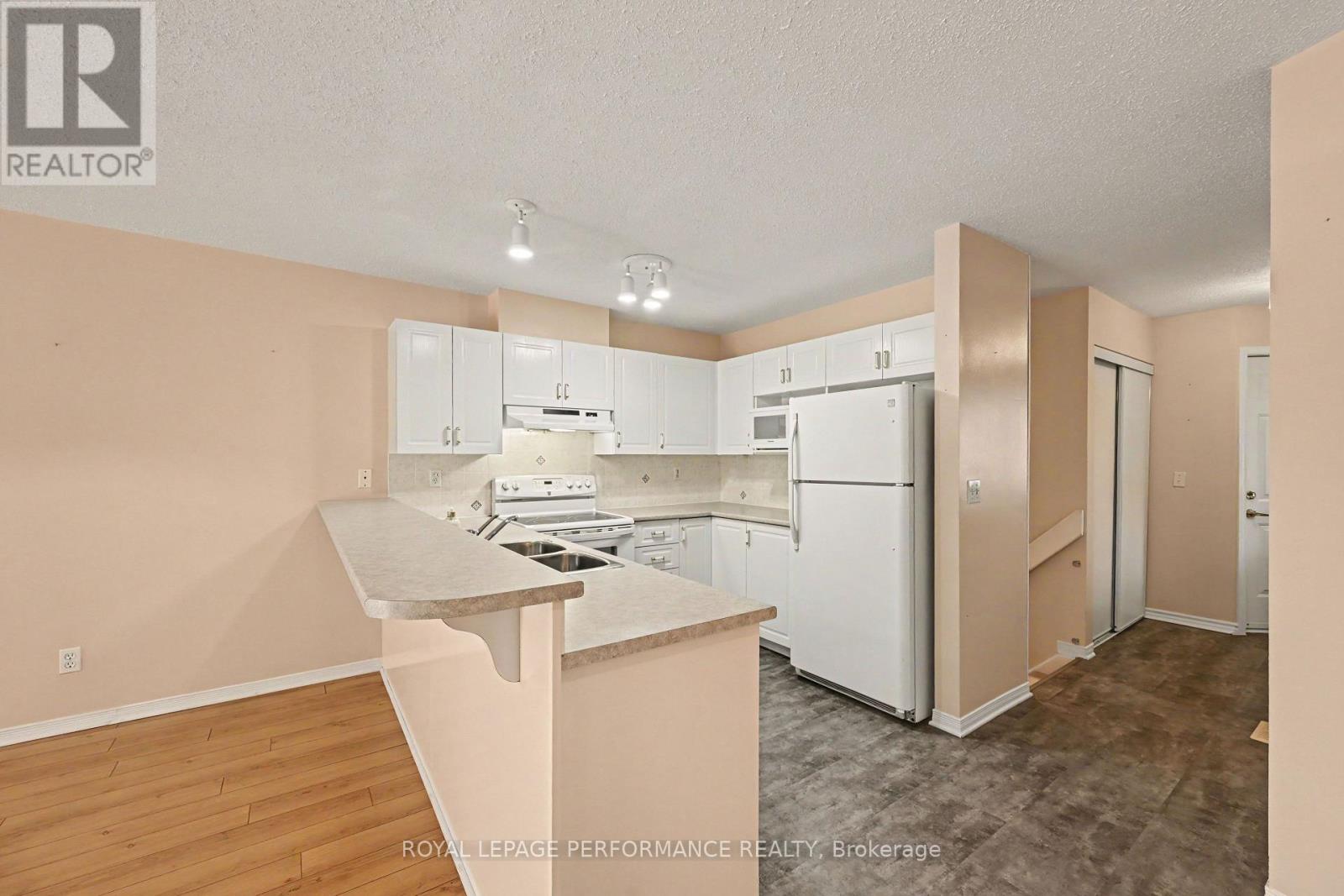 18 DAPHNE CRESCENT - 15