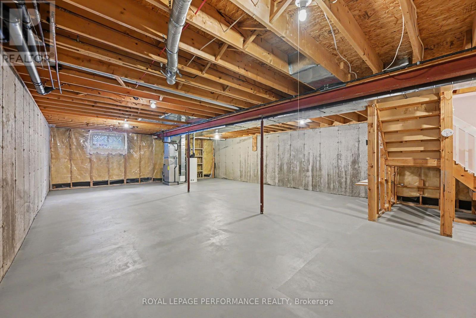 18 DAPHNE CRESCENT - 23