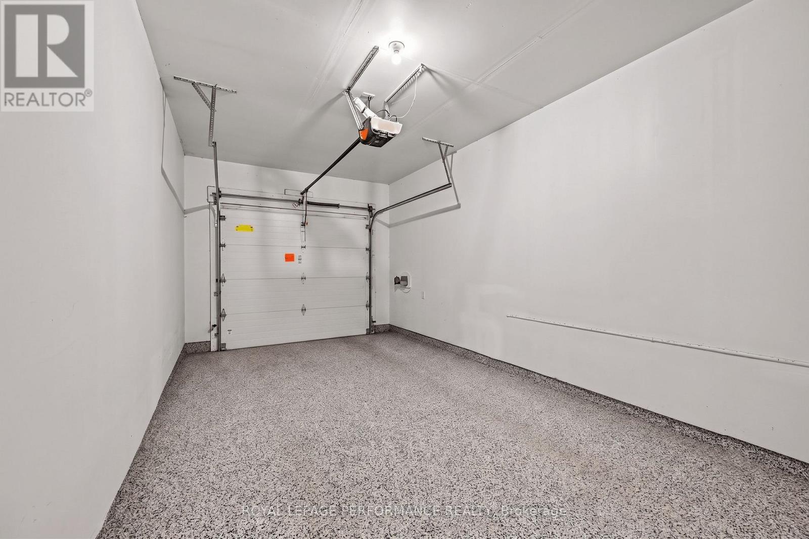 18 DAPHNE CRESCENT - 24