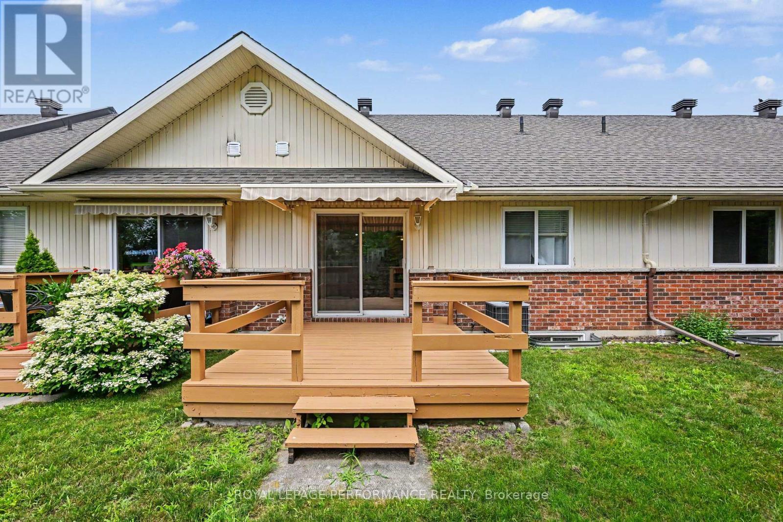 18 DAPHNE CRESCENT - 26