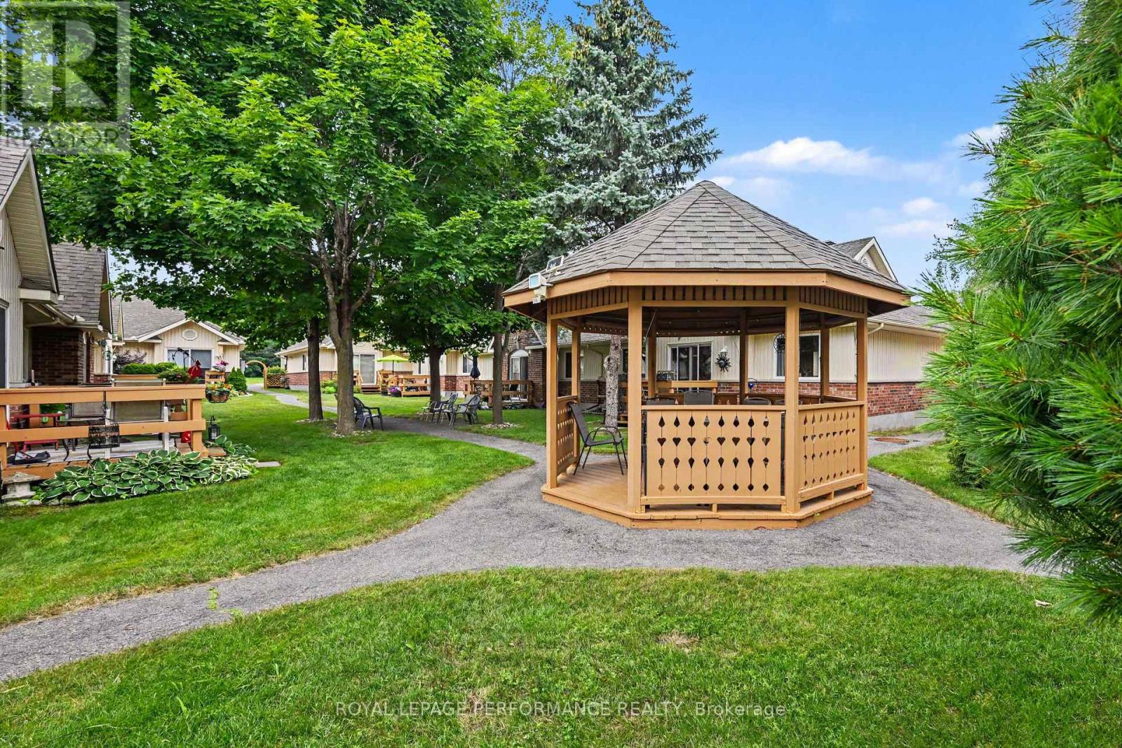 18 DAPHNE CRESCENT - 27