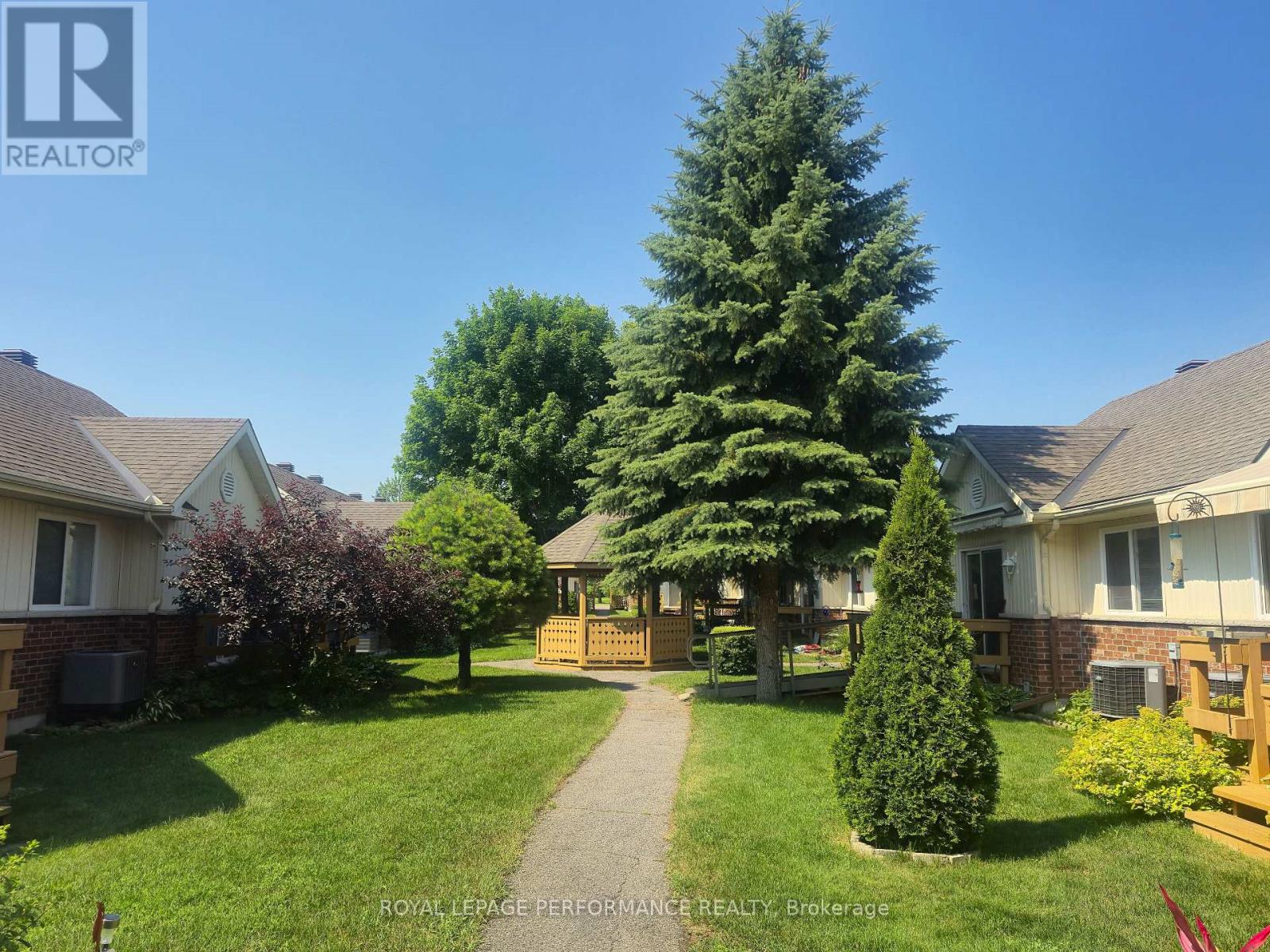 18 DAPHNE CRESCENT - 28