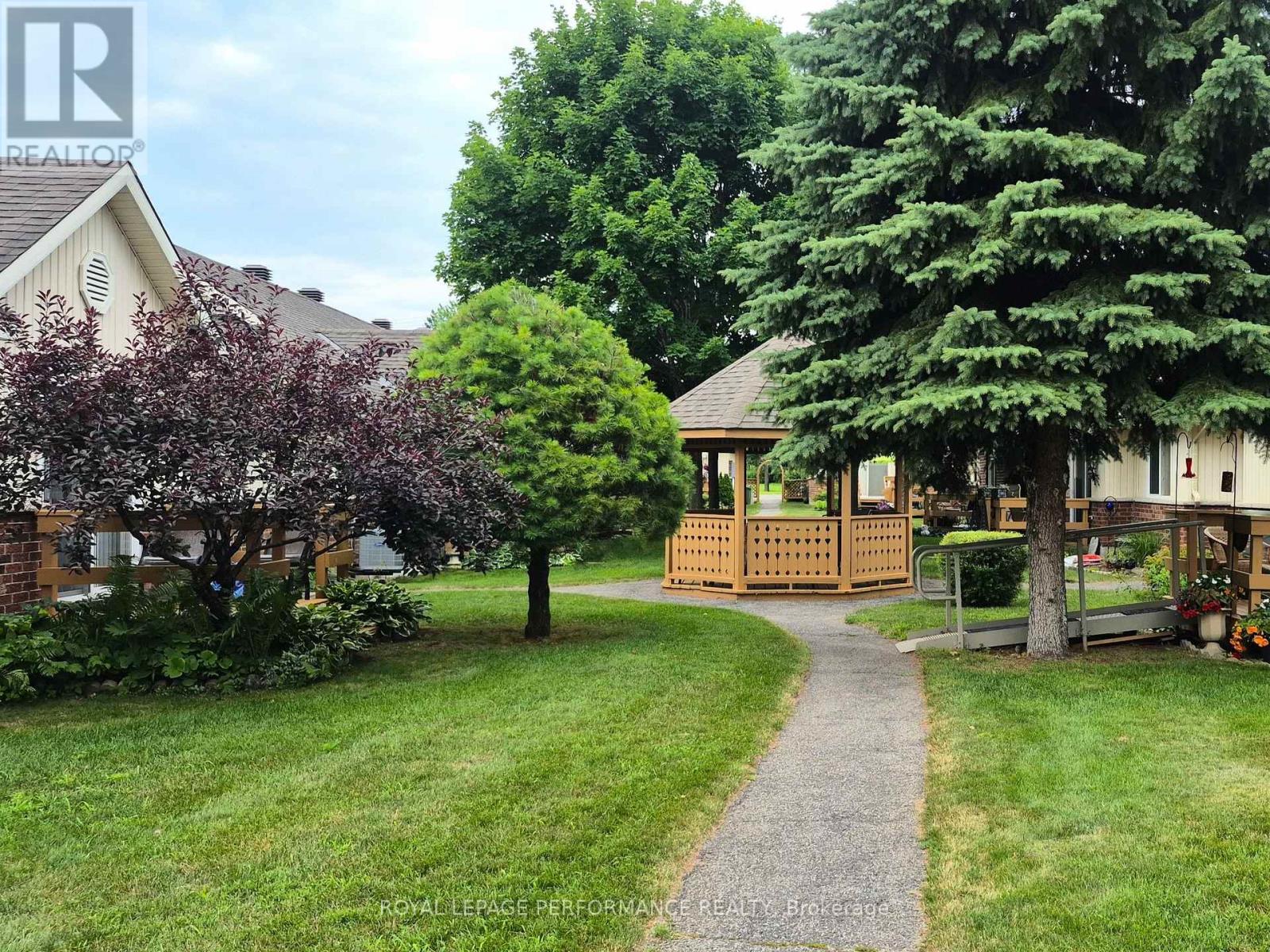 18 DAPHNE CRESCENT - 29