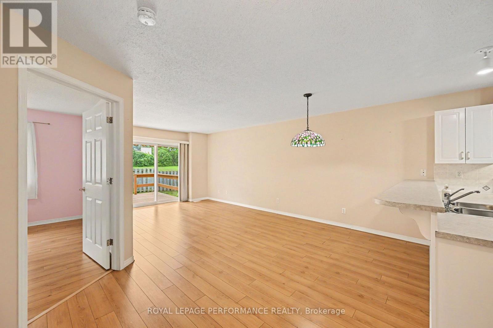 18 DAPHNE CRESCENT - 3