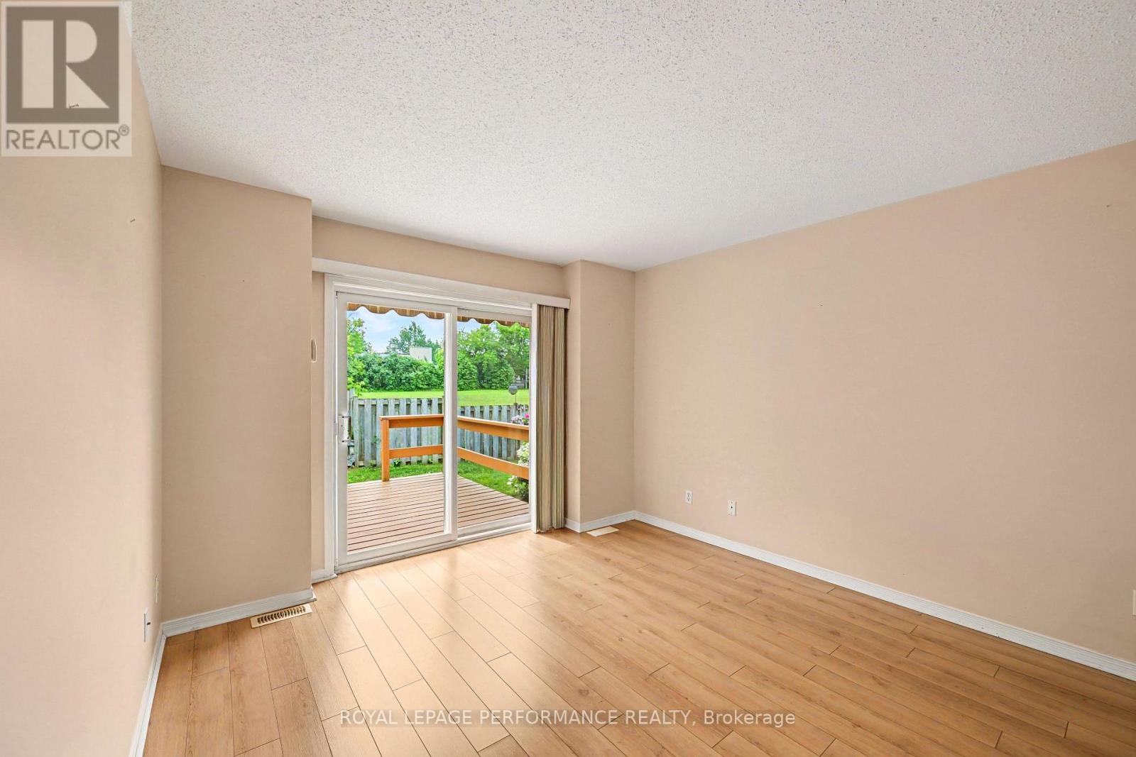 18 DAPHNE CRESCENT - 8