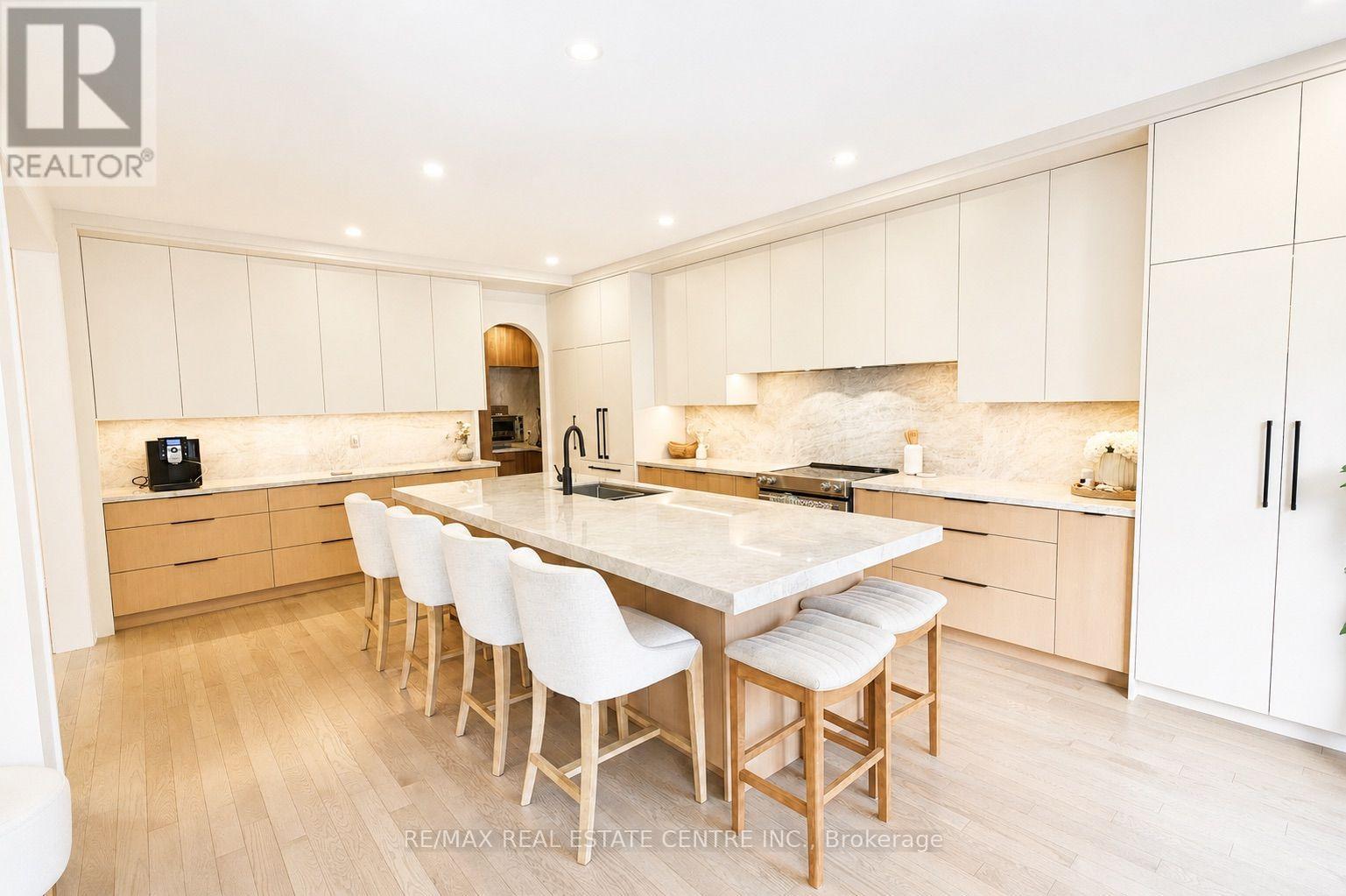 120 BUSATO DRIVE - 14