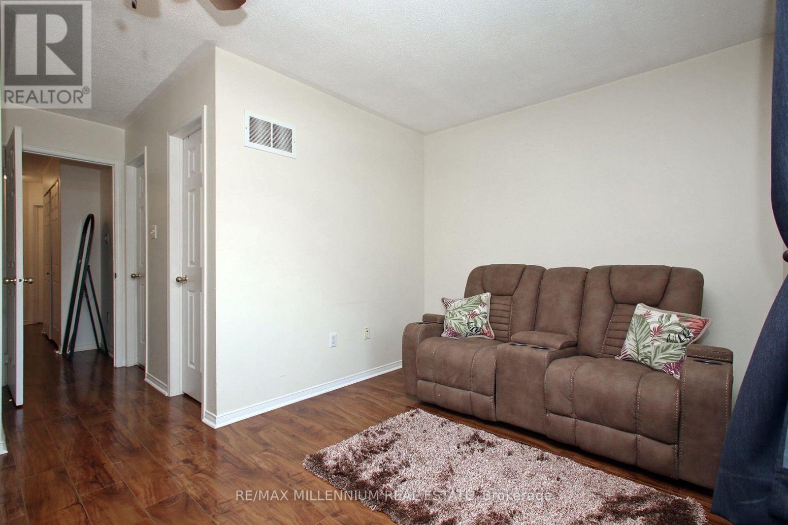 #20 20 KENWOOD DRIVE - 19