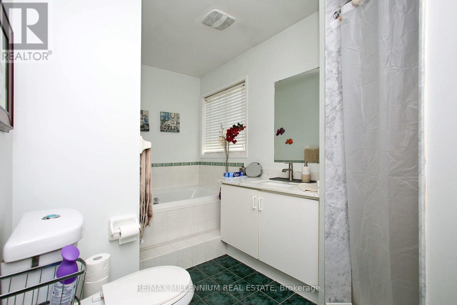 #20 20 KENWOOD DRIVE - 22